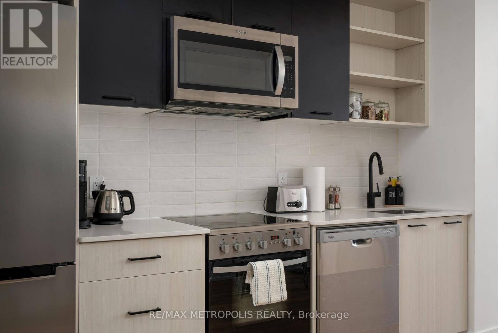 407 - 2300 St Clair Avenue W, Toronto (Junction Area), Ontario  M6N 0B3 - Photo 4 - W12755504