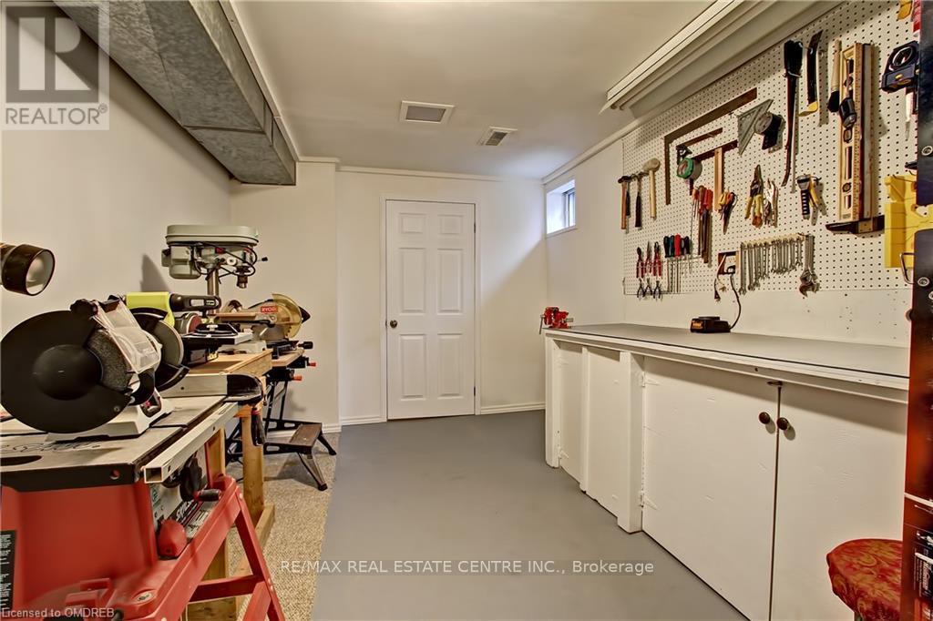 154 Robinwood Crescent, Milton, Ontario  L9T 2C3 - Photo 13 - W12755520