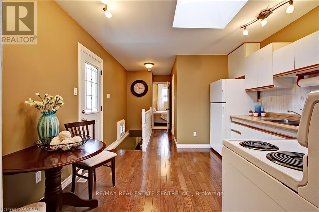 154 Robinwood Crescent, Milton, Ontario  L9T 2C3 - Photo 6 - W12755520