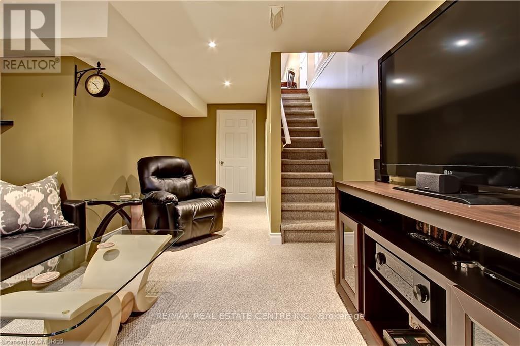 154 Robinwood Crescent, Milton, Ontario  L9T 2C3 - Photo 10 - W12755520