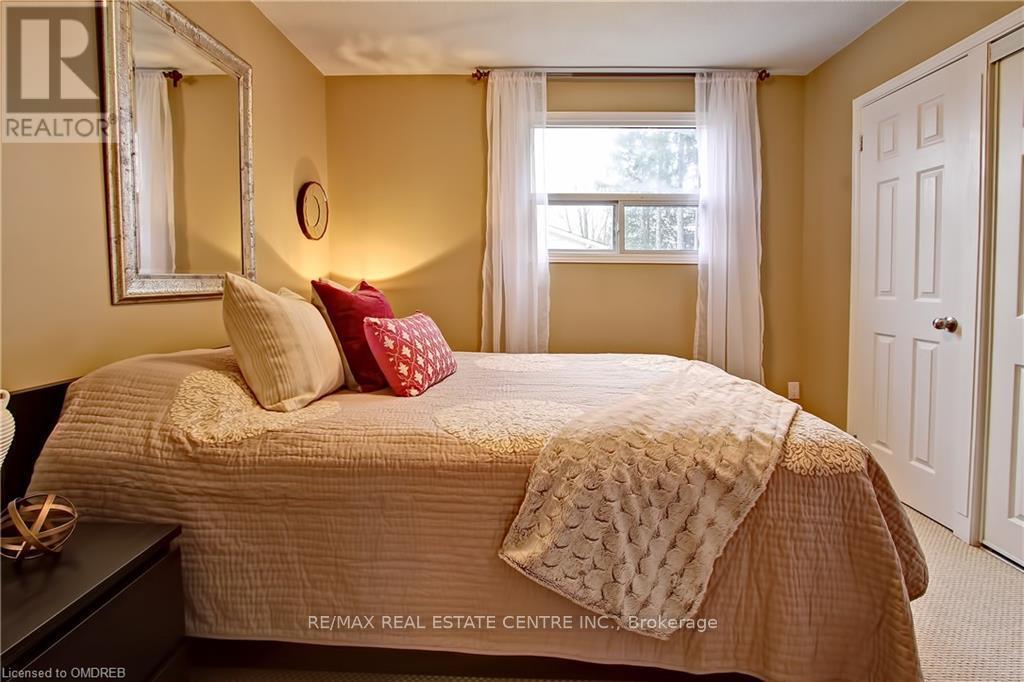 154 Robinwood Crescent, Milton, Ontario  L9T 2C3 - Photo 7 - W12755520