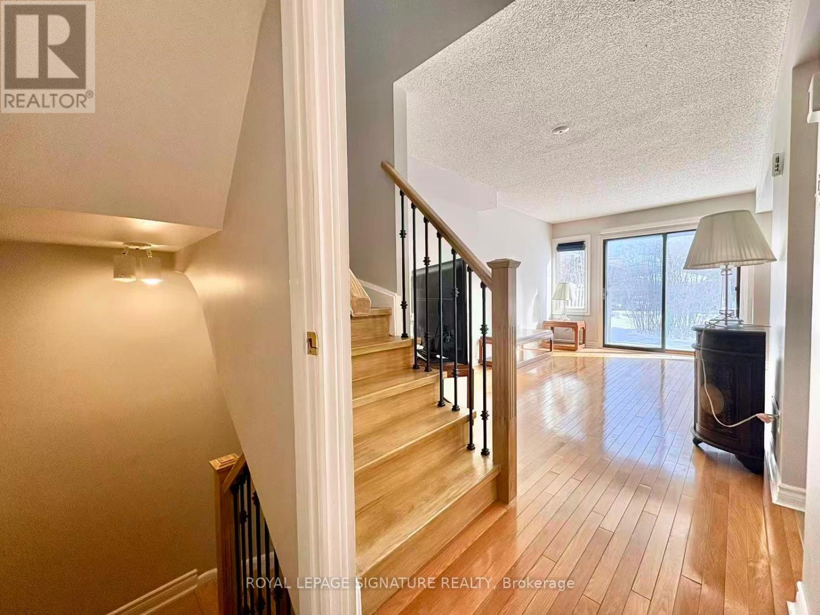 7 Farnham Drive, Brampton, Ontario  L6X 4H7 - Photo 8 - W12755268