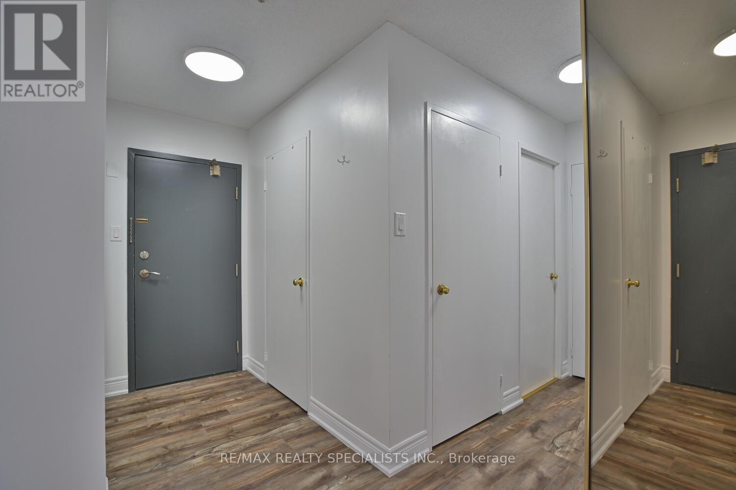 1901 - 8 Lisa Street, Brampton, Ontario  L6T 4S6 - Photo 5 - W12755534