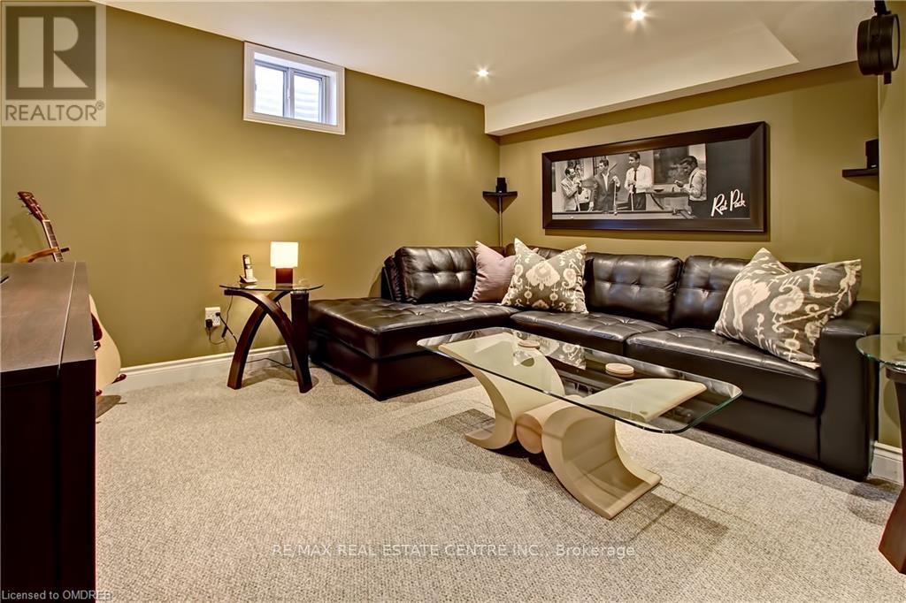 154 Robinwood Crescent, Milton, Ontario  L9T 2C3 - Photo 11 - W12755520