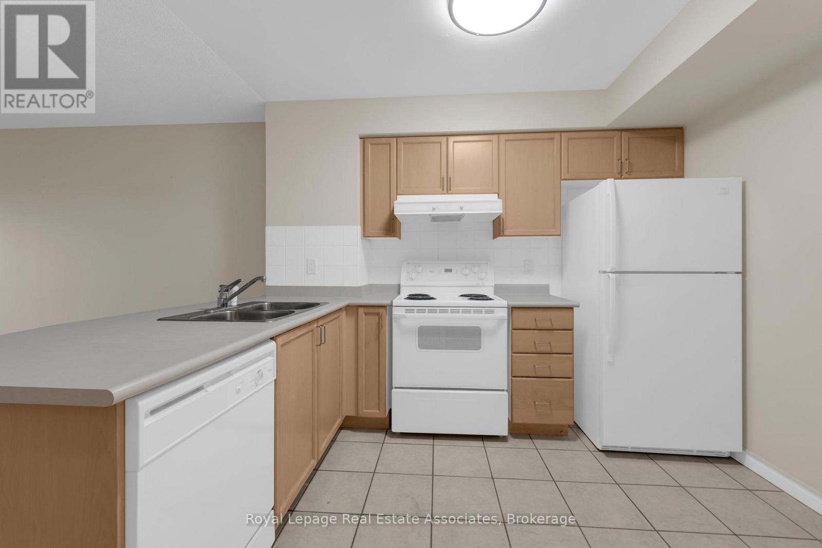 622 - 25 Kingsbridge Garden Circle, Mississauga, Ontario  L5R 4B1 - Photo 3 - W12755358