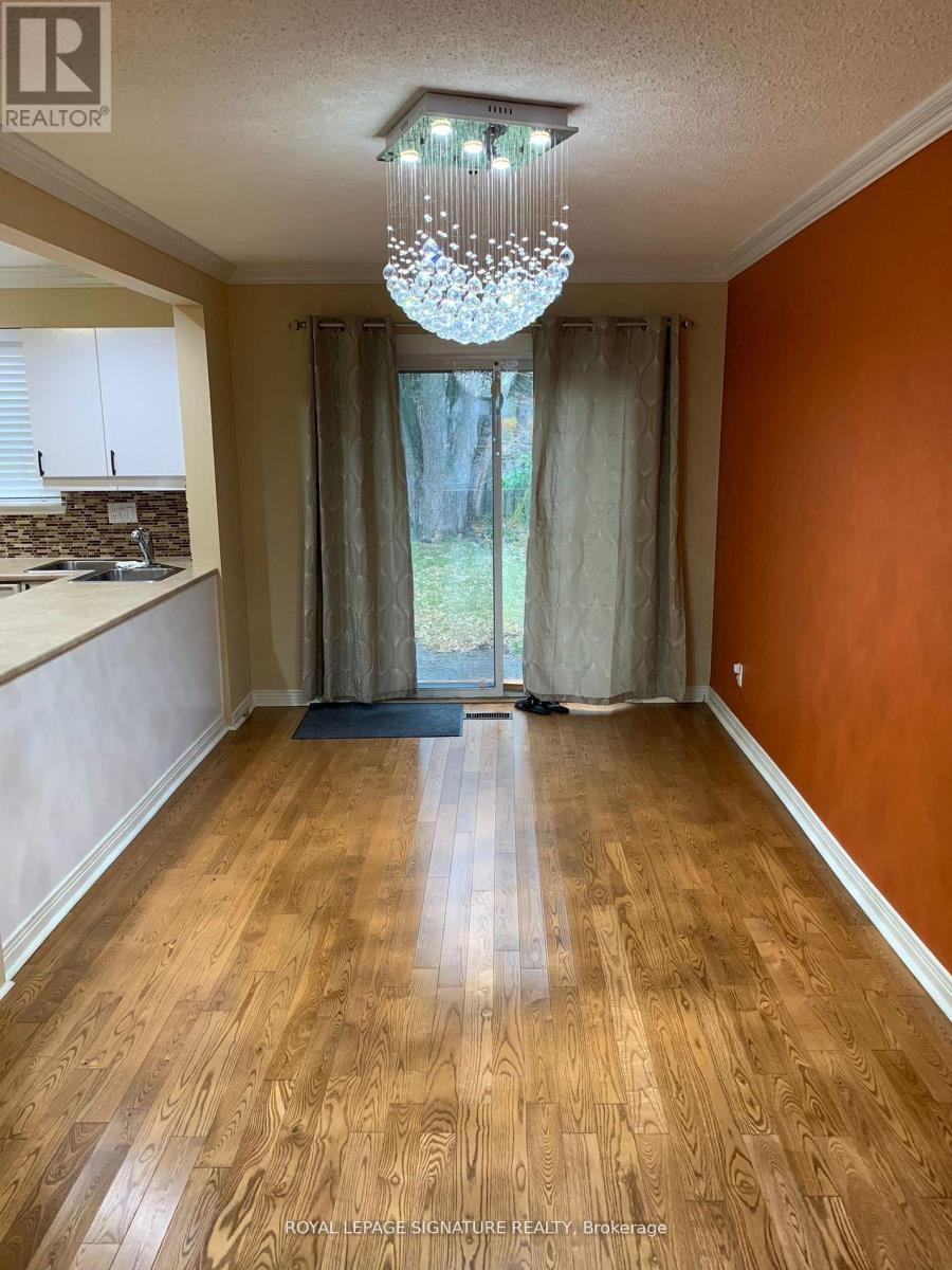 Main - 3317 Carillion Avenue, Mississauga, Ontario  L5C 2A9 - Photo 6 - W12755364