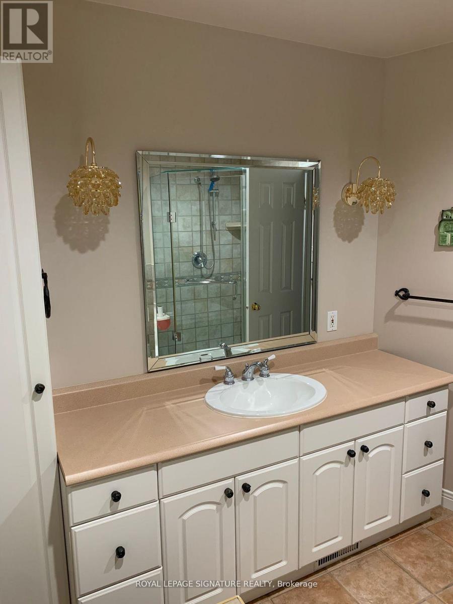 Main - 3317 Carillion Avenue, Mississauga, Ontario  L5C 2A9 - Photo 10 - W12755364