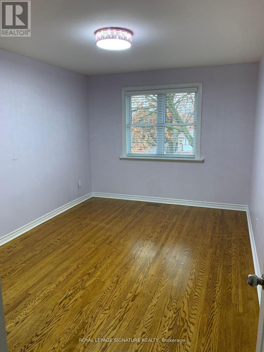 Main - 3317 Carillion Avenue, Mississauga, Ontario  L5C 2A9 - Photo 9 - W12755364