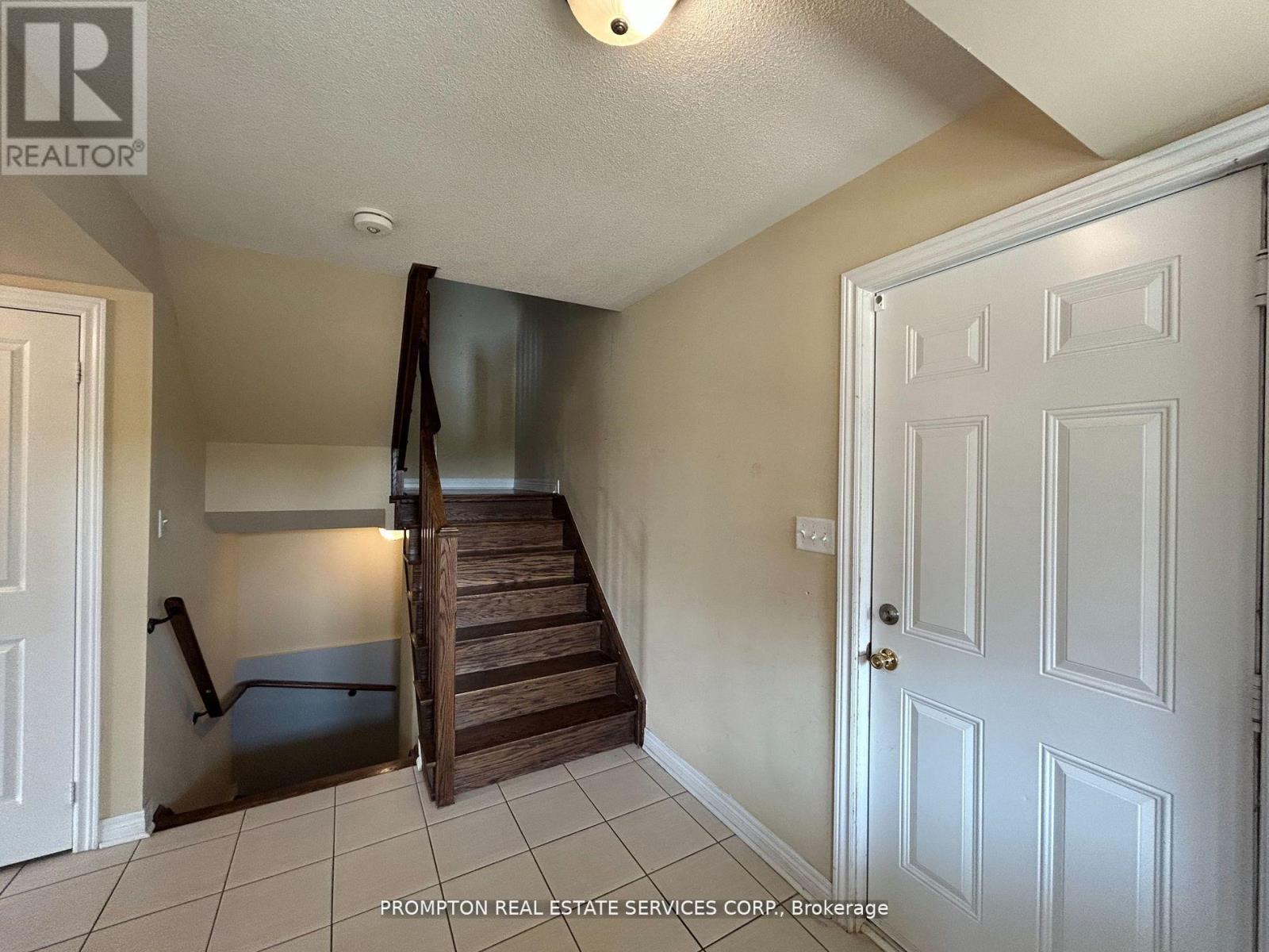 1 Fresnel Road, Brampton (Northwest Brampton), Ontario  L7A 4Z2 - Photo 5 - W12756652