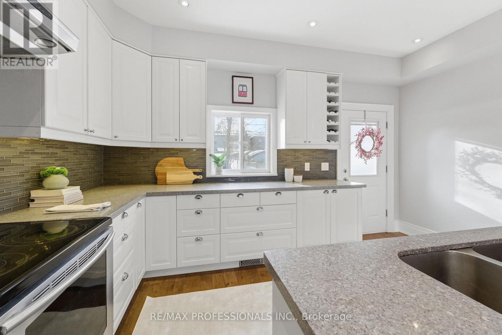 670 Beresford Avenue, Toronto (Runnymede-Bloor West Village), Ontario  M6S 3C5 - Photo 14 - W12756758