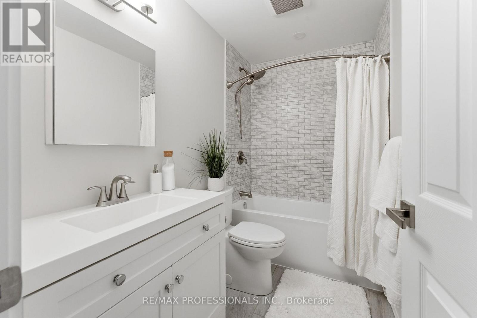 670 Beresford Avenue, Toronto (Runnymede-Bloor West Village), Ontario  M6S 3C5 - Photo 29 - W12756758