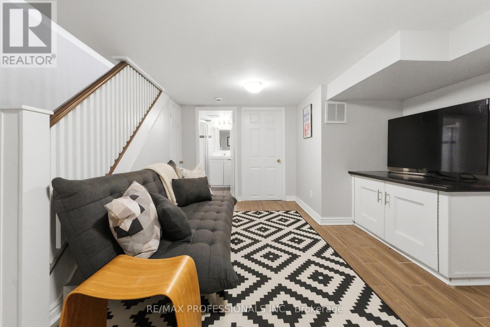 670 Beresford Avenue, Toronto (Runnymede-Bloor West Village), Ontario  M6S 3C5 - Photo 31 - W12756758