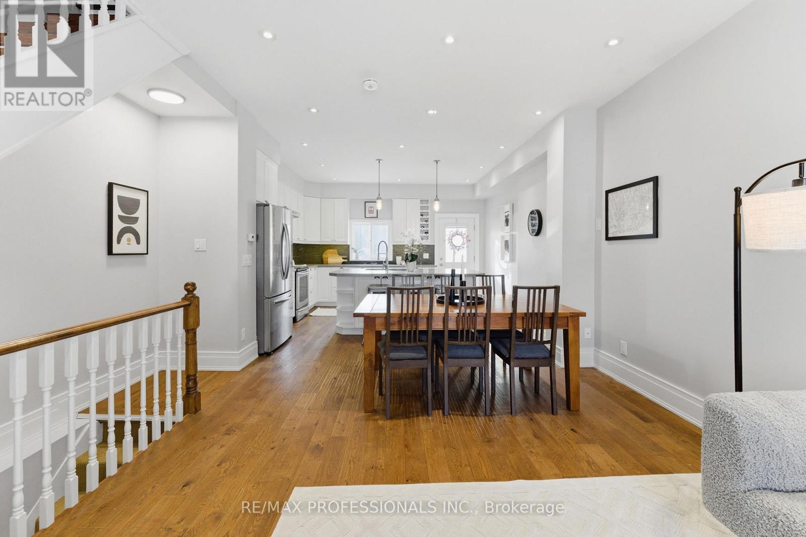 670 Beresford Avenue, Toronto (Runnymede-Bloor West Village), Ontario  M6S 3C5 - Photo 8 - W12756758