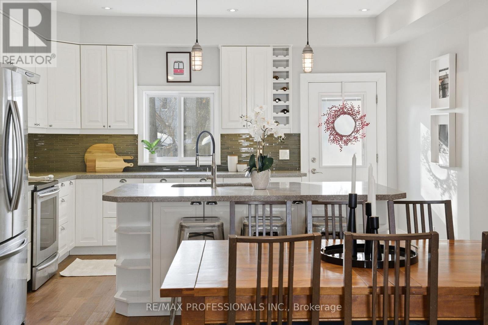 670 Beresford Avenue, Toronto (Runnymede-Bloor West Village), Ontario  M6S 3C5 - Photo 9 - W12756758