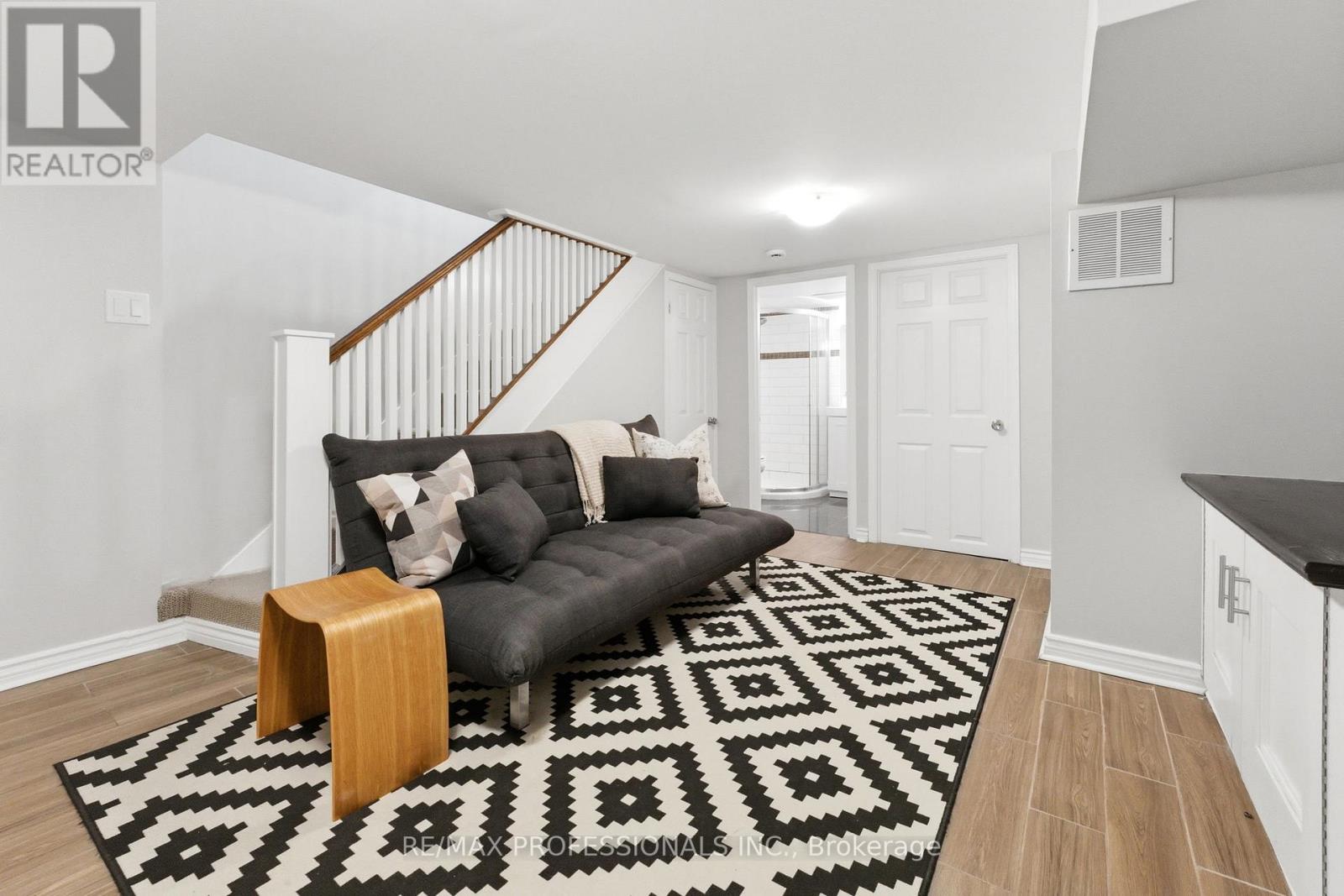 670 Beresford Avenue, Toronto (Runnymede-Bloor West Village), Ontario  M6S 3C5 - Photo 32 - W12756758