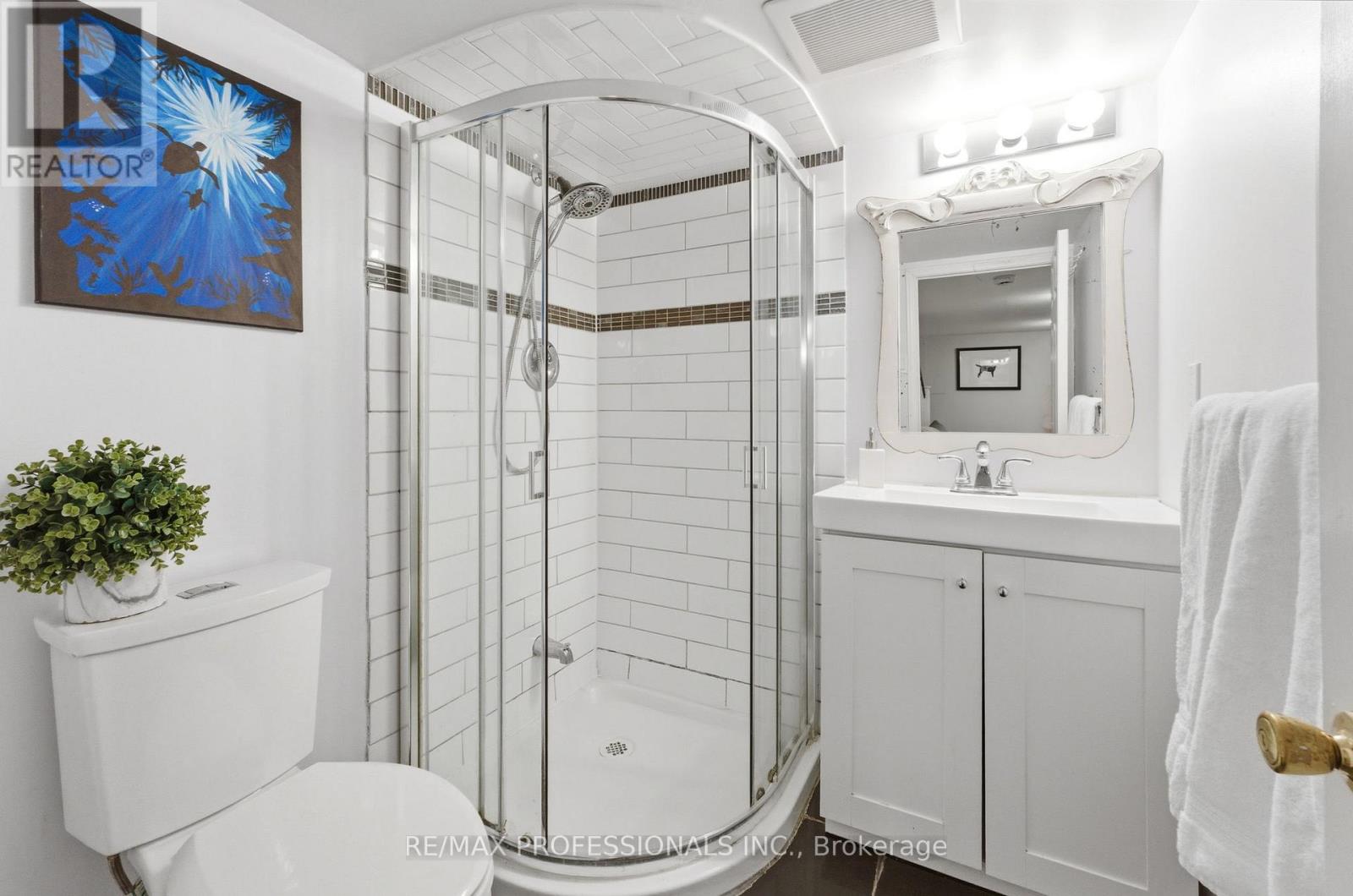 670 Beresford Avenue, Toronto (Runnymede-Bloor West Village), Ontario  M6S 3C5 - Photo 35 - W12756758