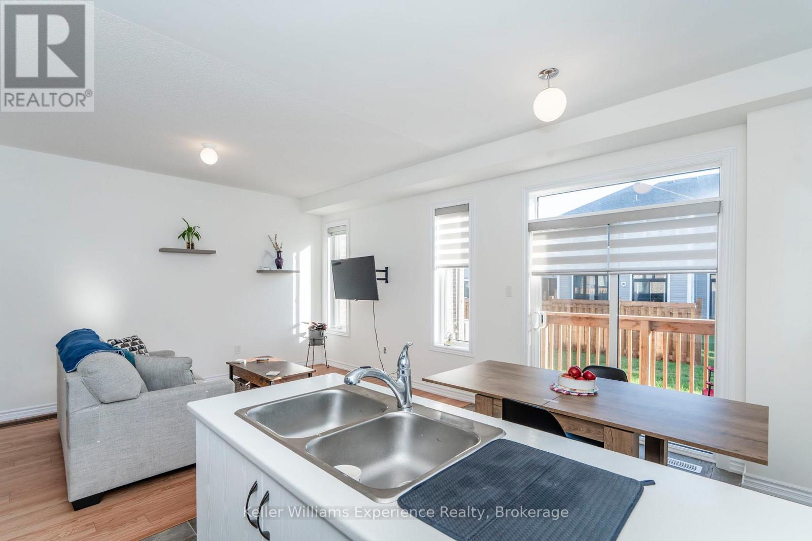 12 Durham Avenue, Barrie, Ontario  L9J 0W7 - Photo 10 - S12756810