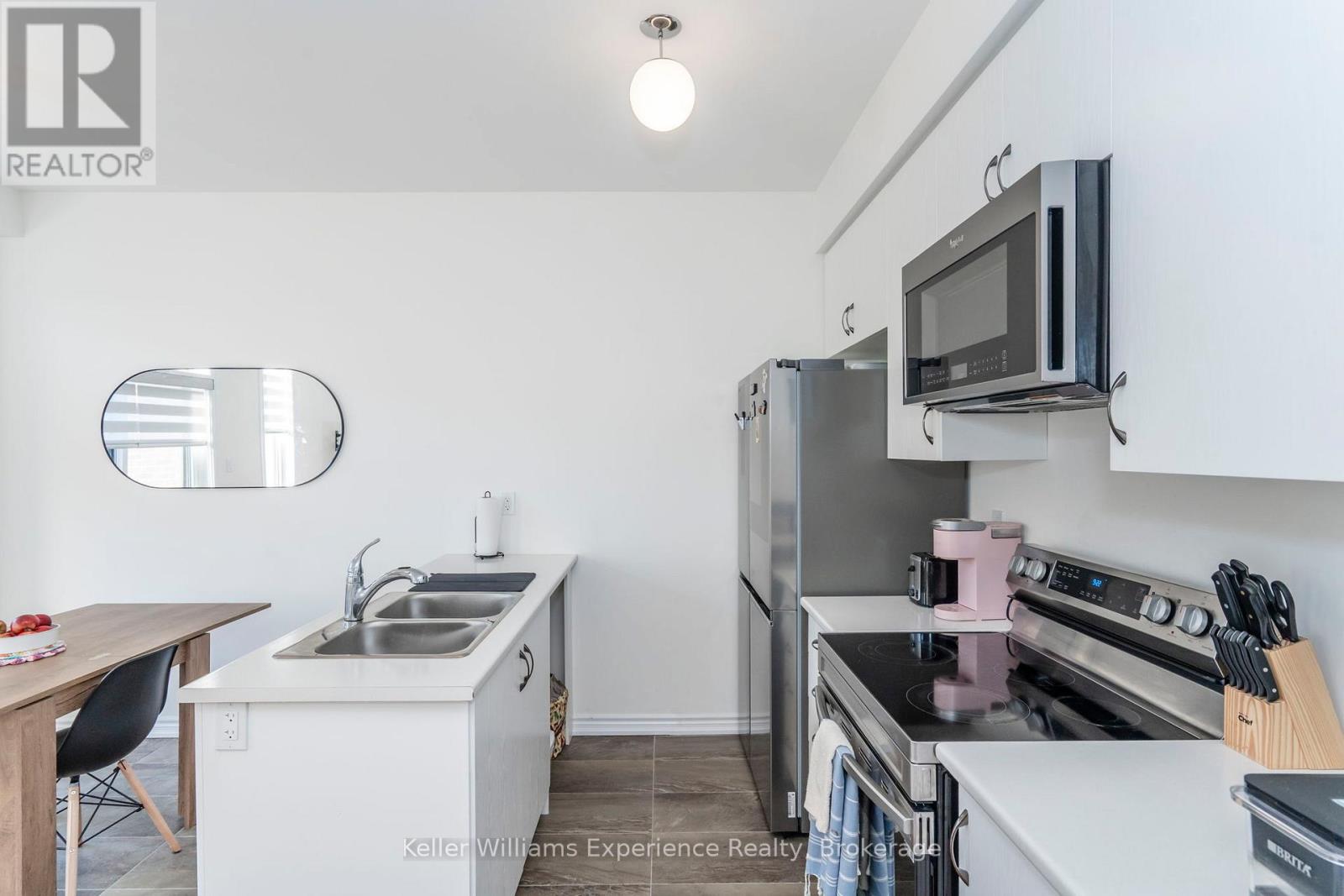 12 Durham Avenue, Barrie, Ontario  L9J 0W7 - Photo 5 - S12756810