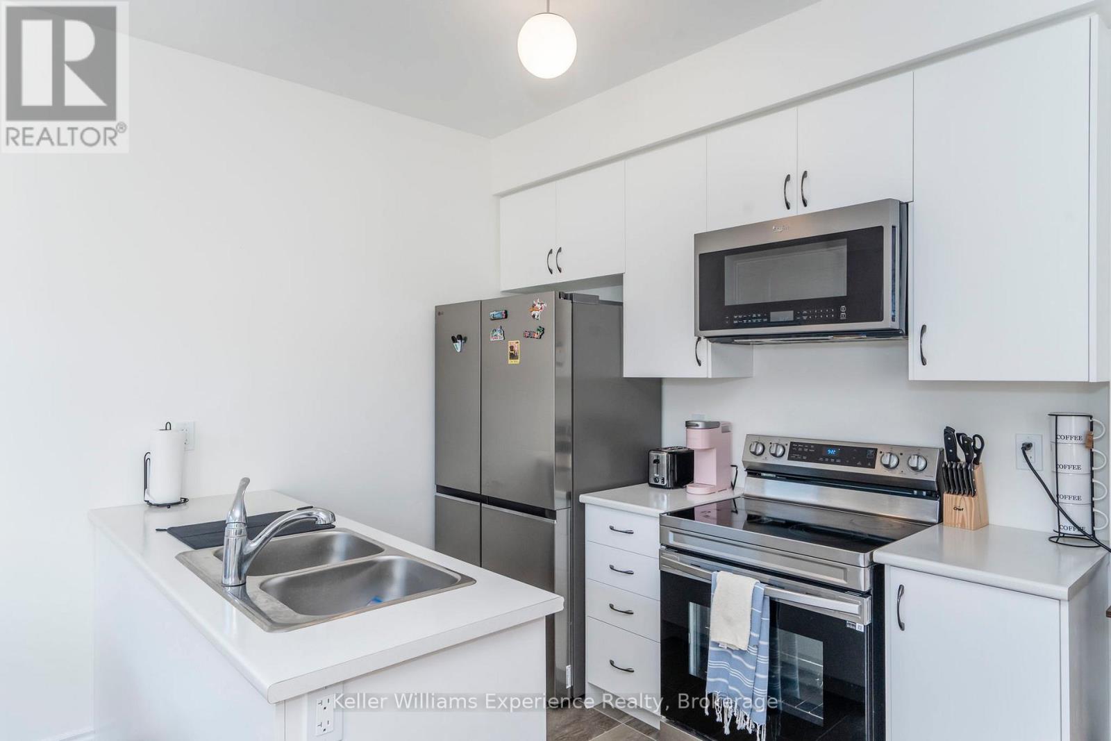 12 Durham Avenue, Barrie, Ontario  L9J 0W7 - Photo 7 - S12756810