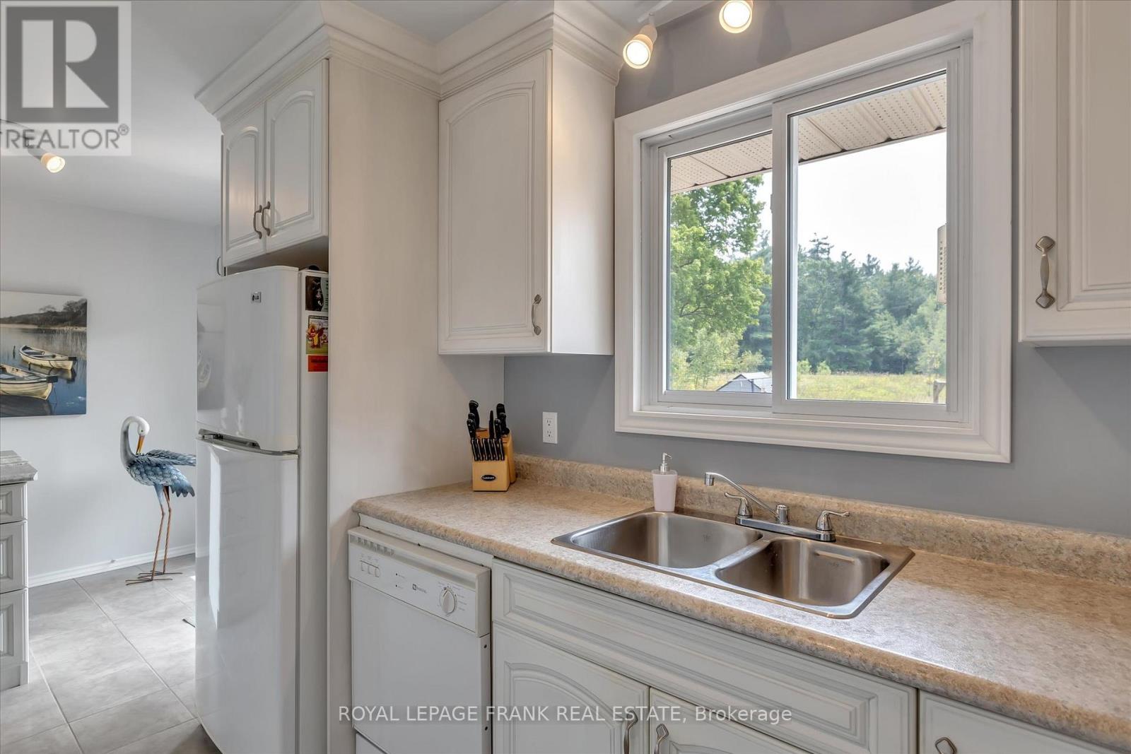 419 South Beach Road, Douro-Dummer, Ontario  K0L 2H0 - Photo 7 - X12757096