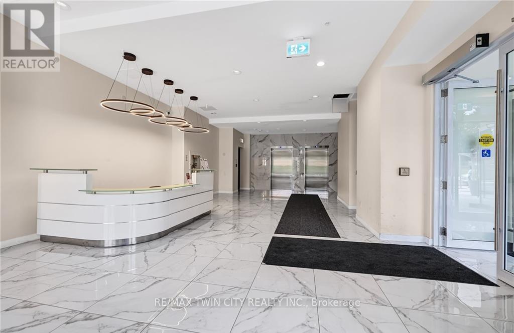 807 - 128 King Street, Waterloo, Ontario  N2J 0E9 - Photo 2 - X12754444