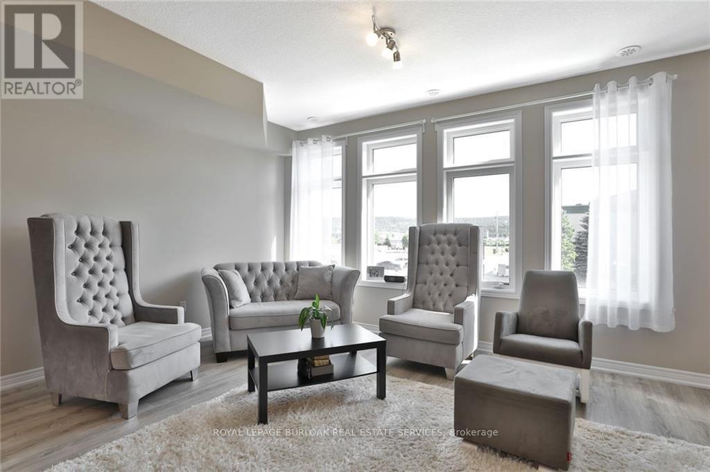 65 Esplanade Lane, Grimsby, Ontario  L3M 0H2 - Photo 6 - X12754532