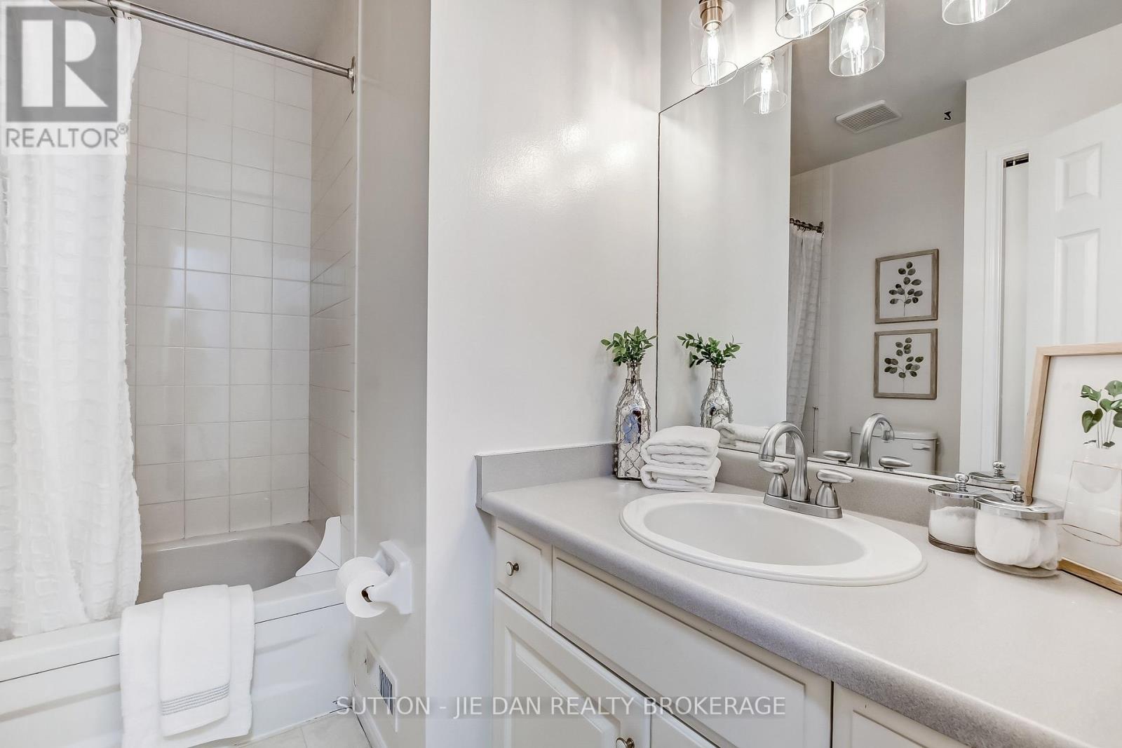 135 Gerald Crescent, London South, Ontario  N5Z 5A3 - Photo 12 - X12757014