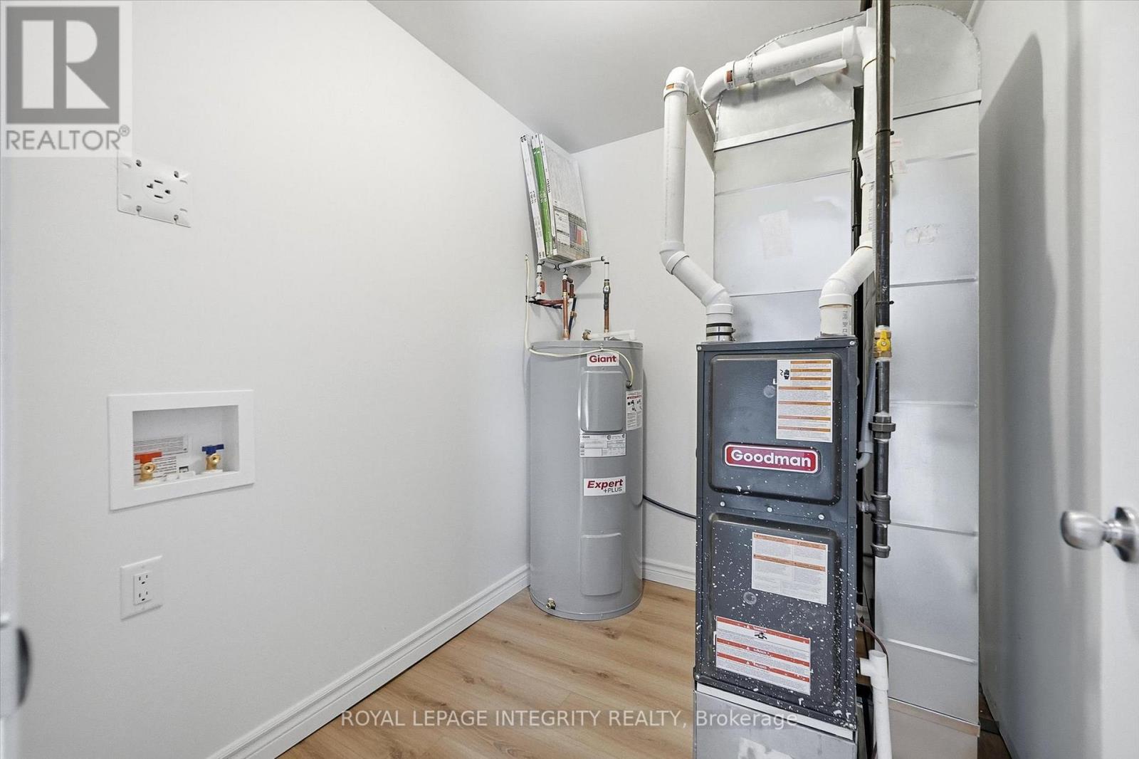 207 Ethel Street, Ottawa, Ontario  K1L 5X1 - Photo 11 - X12756824