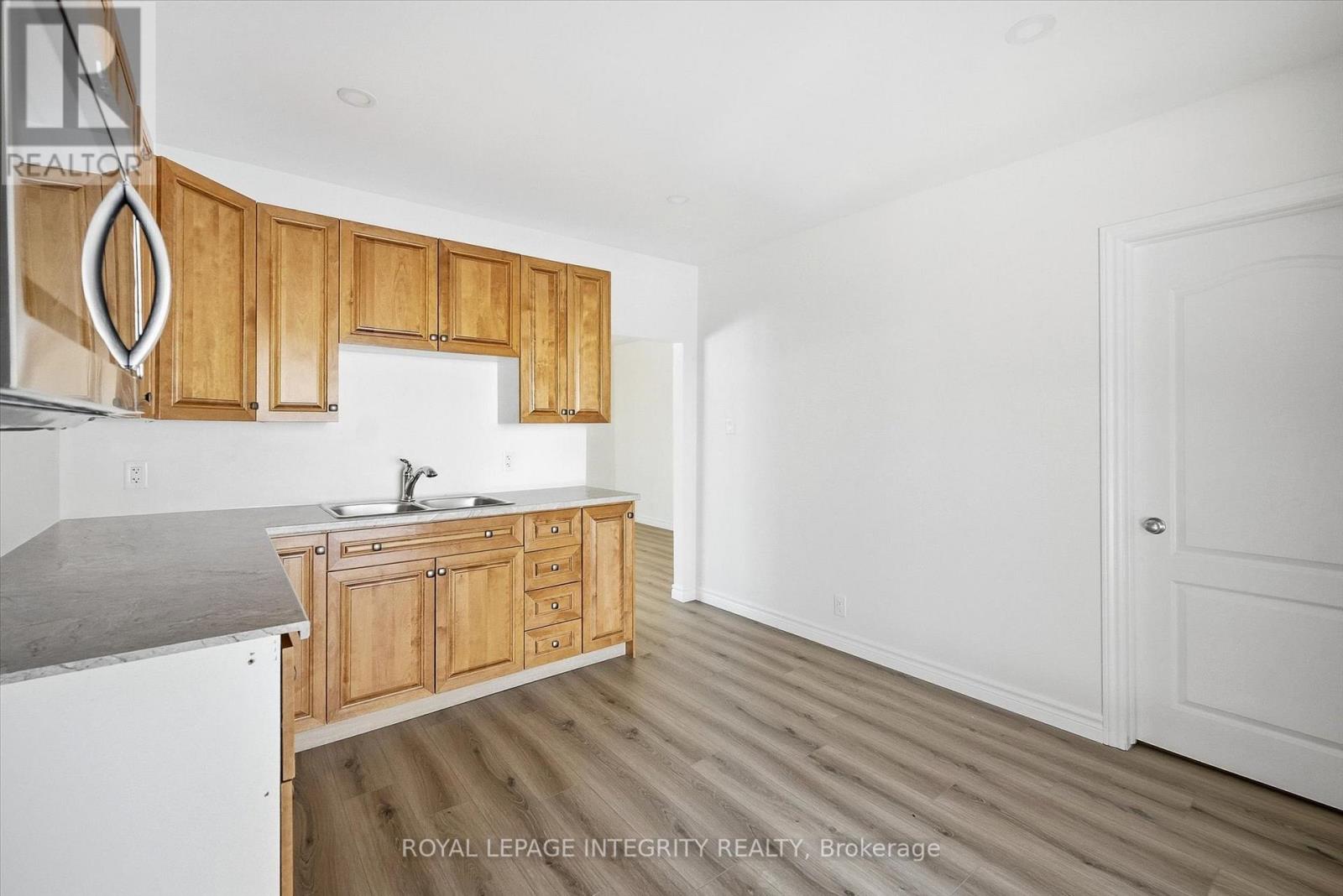 207 Ethel Street, Ottawa, Ontario  K1L 5X1 - Photo 9 - X12756824