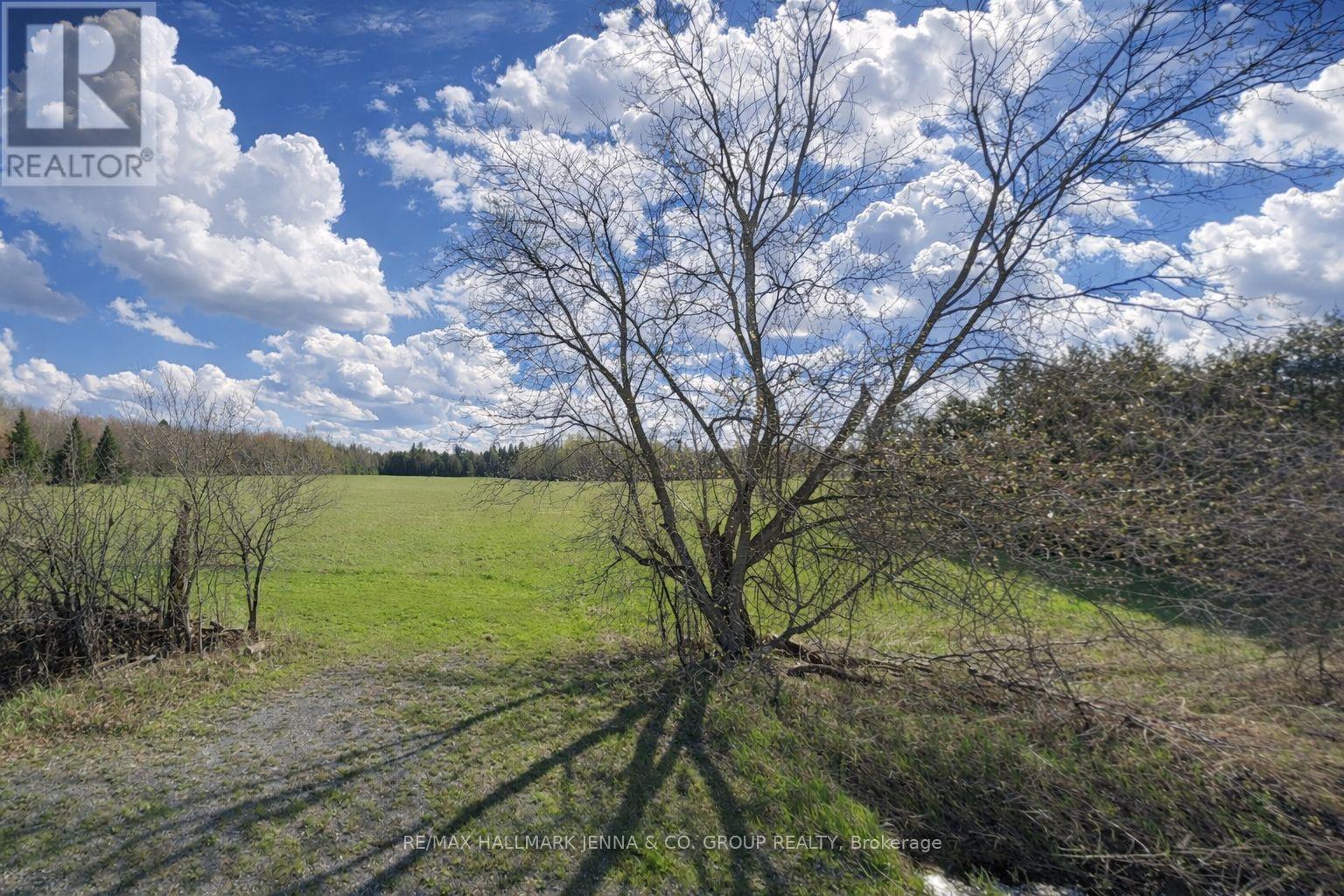 1989 WILLIAM HODGINS LANE, Ottawa, Ontario