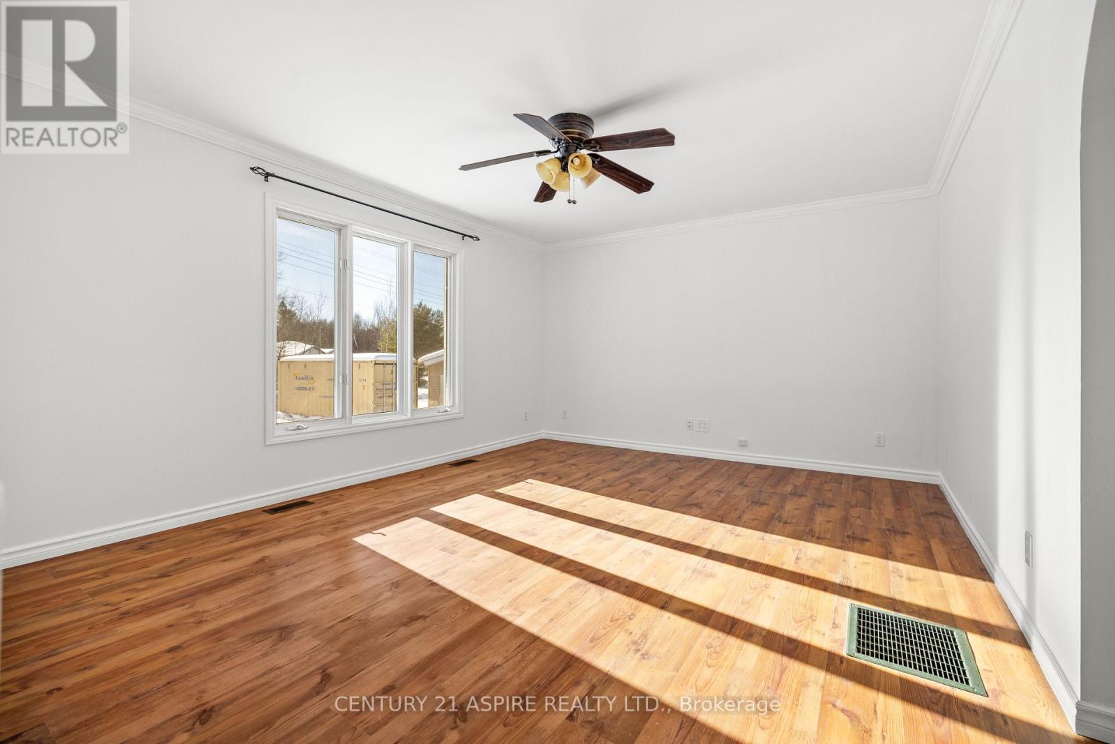 84 Sandy Beach Road, Laurentian Valley, Ontario  K8A 6W8 - Photo 8 - X12756866