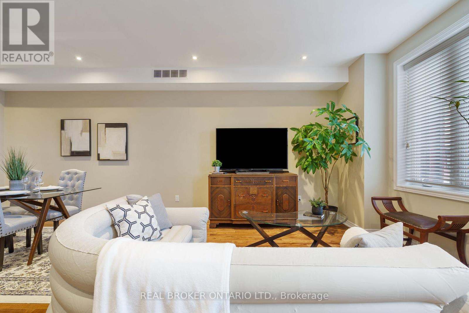 232 Wellington Street N, Hamilton (Beasley), Ontario  L8L 5A8 - Photo 4 - X12665622