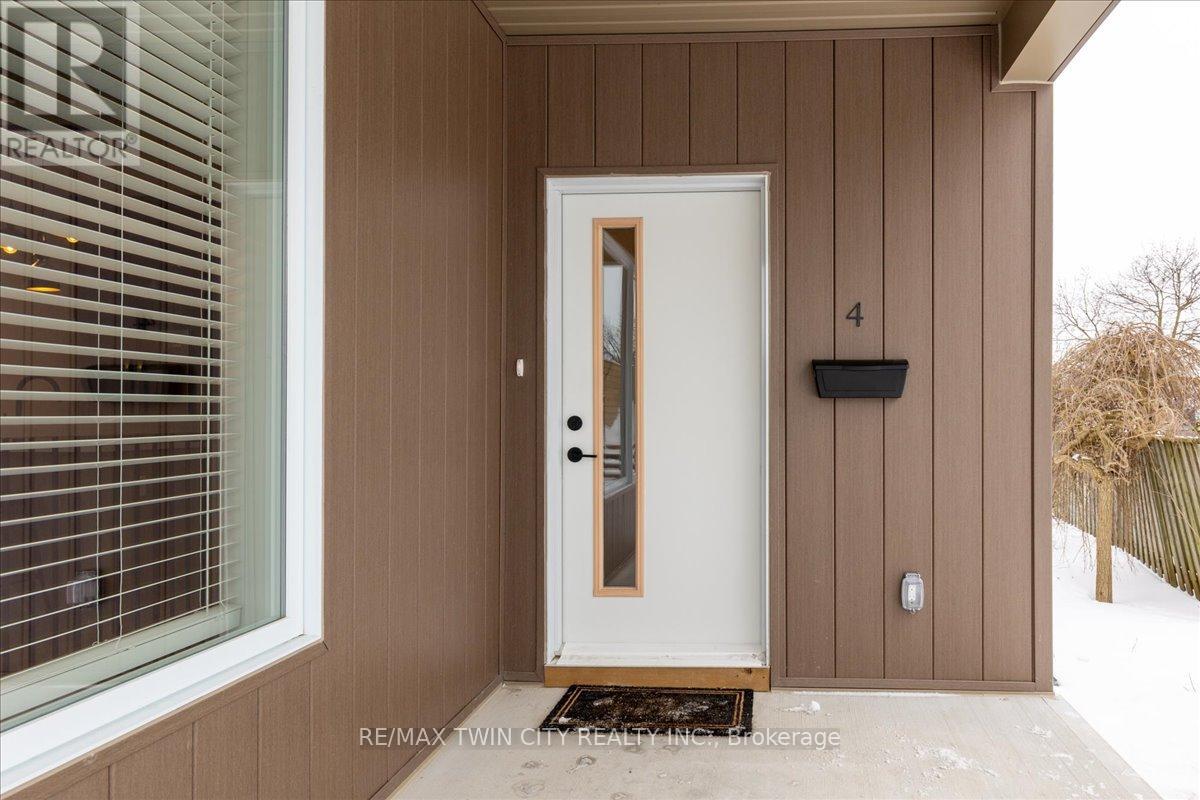 4 - 2 Pipers Green Court, Kitchener, Ontario  N2E 3C6 - Photo 2 - X12754764