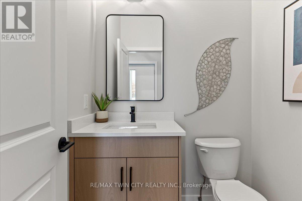 4 - 2 Pipers Green Court, Kitchener, Ontario  N2E 3C6 - Photo 6 - X12754764