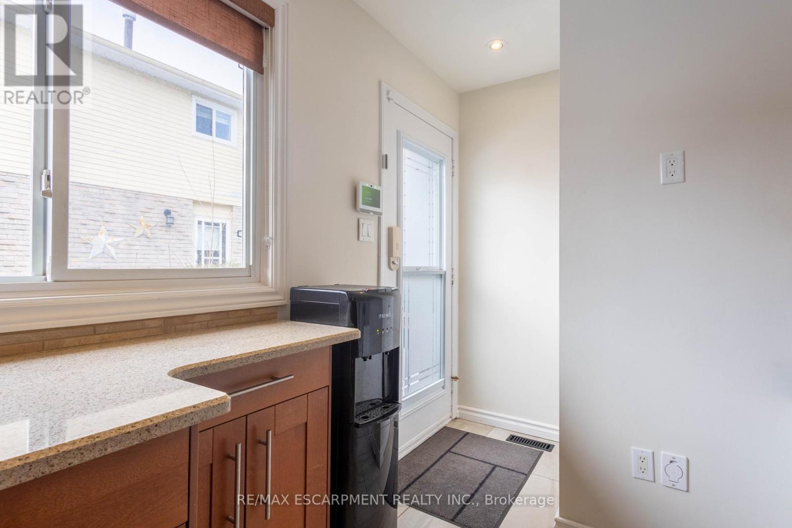 72 Athenia Drive, Hamilton, Ontario  L8J 1S8 - Photo 14 - X12754314