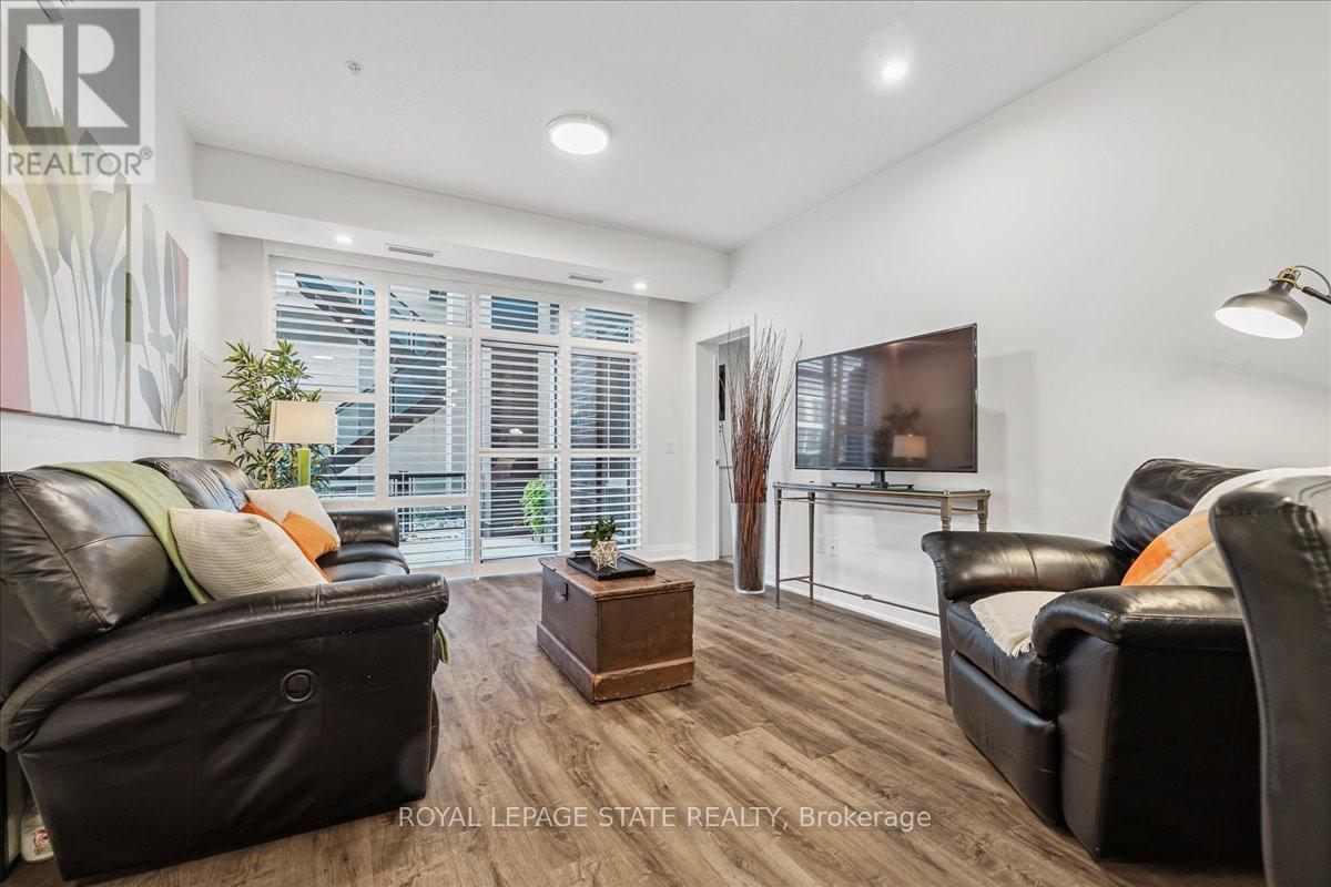 150 - 16 Concord Place, Grimsby, Ontario  L3M 0J1 - Photo 2 - X12754364