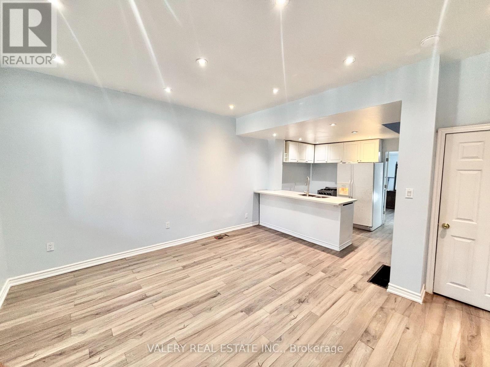 25 Niagara Street, Hamilton, Ontario  L8L 6A3 - Photo 4 - X12755164