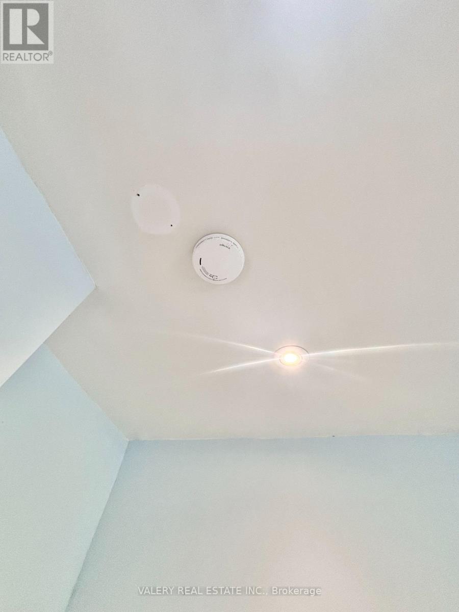 25 Niagara Street, Hamilton, Ontario  L8L 6A3 - Photo 6 - X12755164