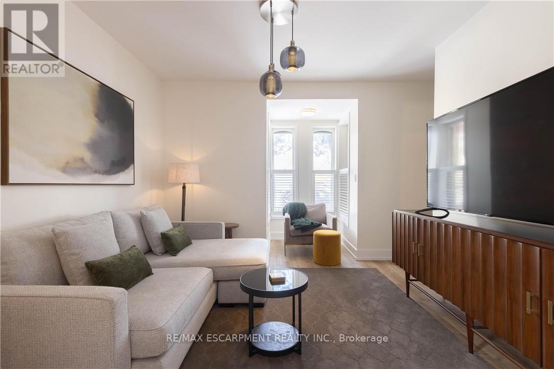 8-10 Ontario Street, Grimsby, Ontario  L3M 3G9 - Photo 9 - X12755292