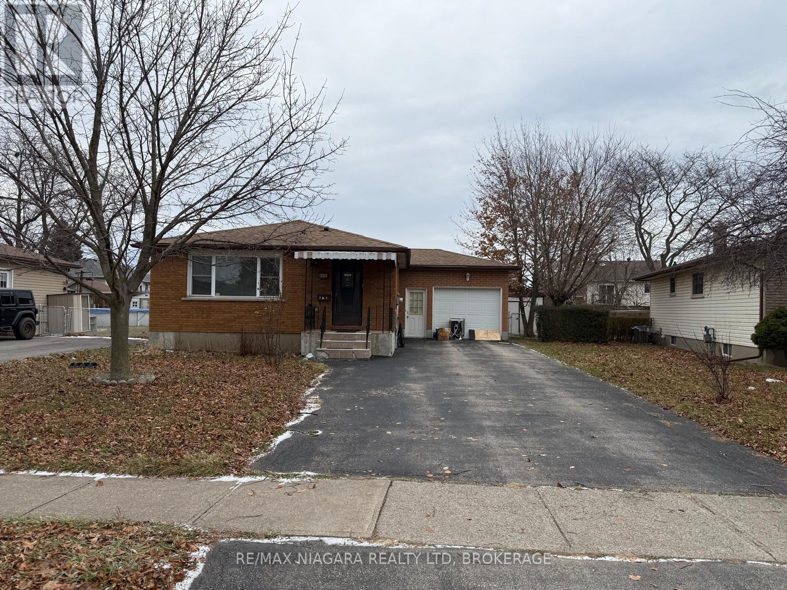 8006 Paddock Trail Drive, Niagara Falls (Ascot), Ontario  L2H 1X2 - Photo 1 - X12757156