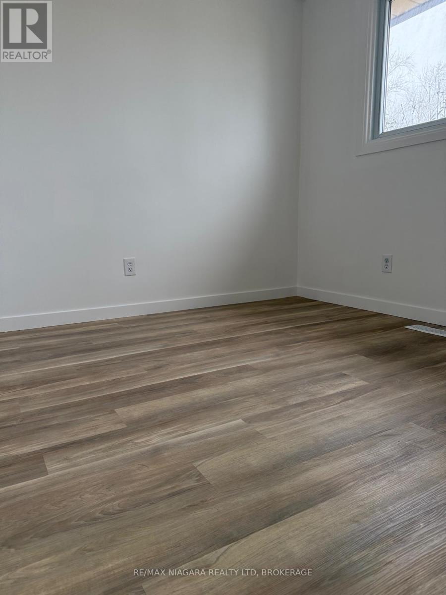 8006 Paddock Trail Drive, Niagara Falls (Ascot), Ontario  L2H 1X2 - Photo 12 - X12757156