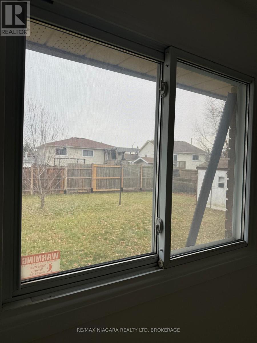 8006 Paddock Trail Drive, Niagara Falls (Ascot), Ontario  L2H 1X2 - Photo 16 - X12757156