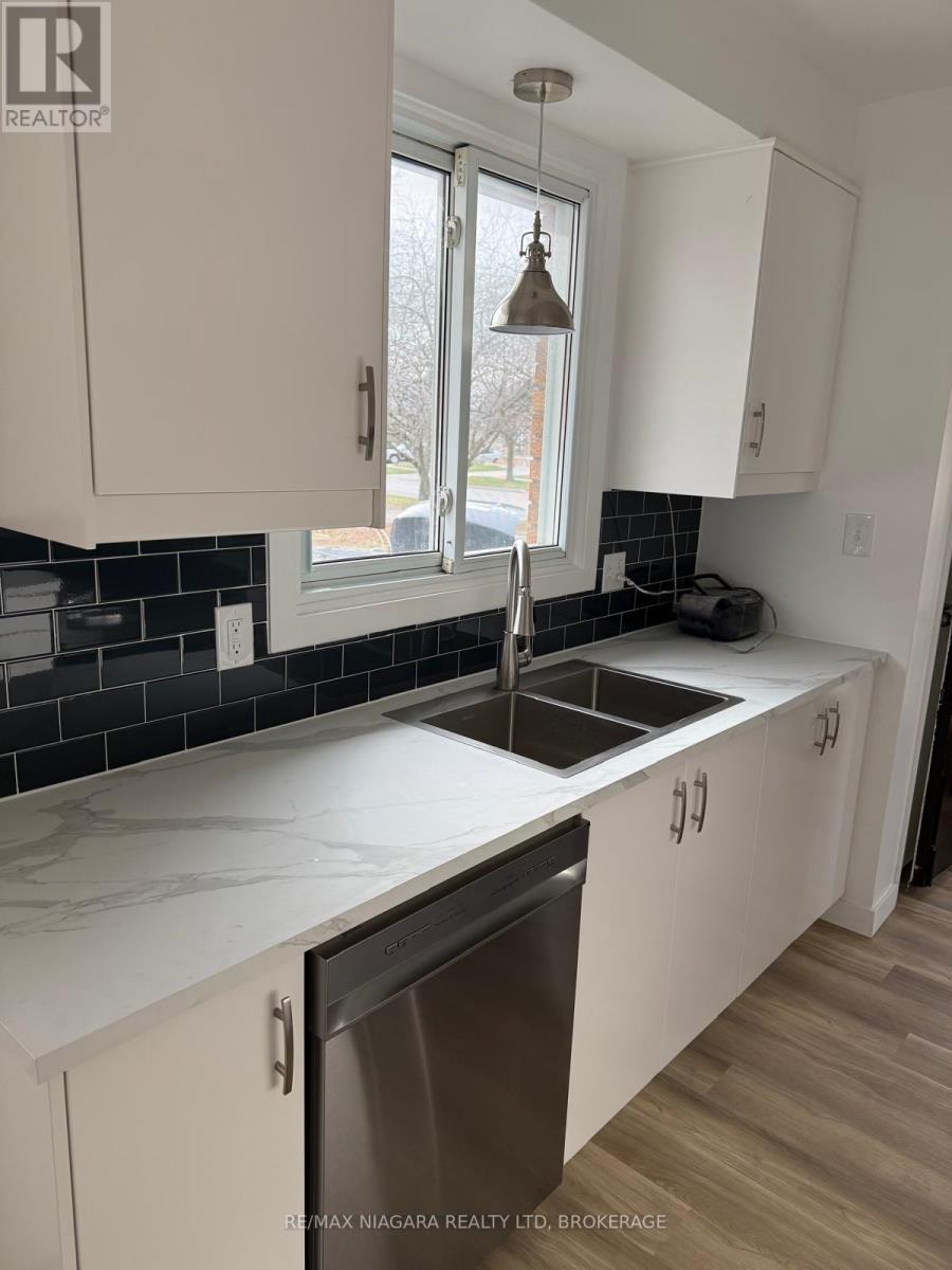 8006 Paddock Trail Drive, Niagara Falls (Ascot), Ontario  L2H 1X2 - Photo 17 - X12757156