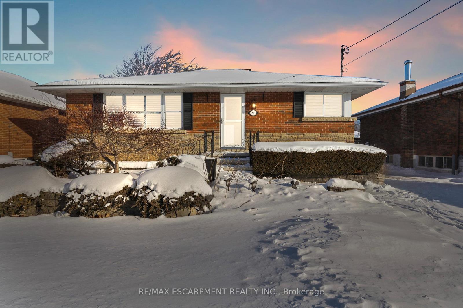 51 Elliott Avenue, Hamilton, Ontario  L8T 2H7 - Photo 2 - X12755366