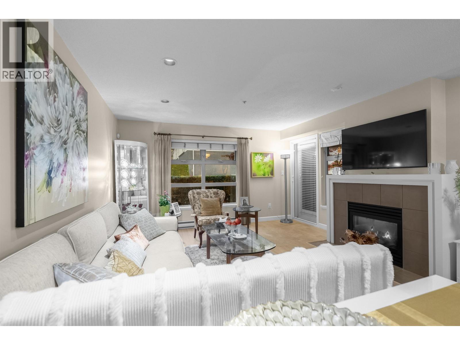 104 3750 Edgemont Boulevard, North Vancouver, British Columbia  V7R 2P8 - Photo 3 - R3086508