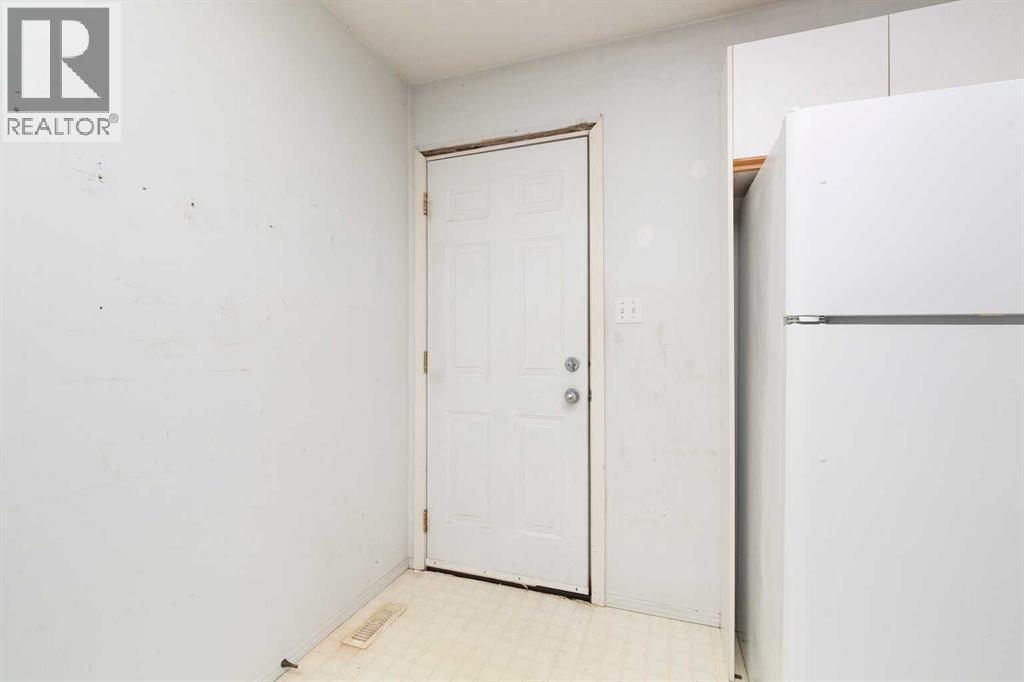 209 Mt Blakiston Road W, Lethbridge, Alberta  T1K 6M3 - Photo 9 - A2277374