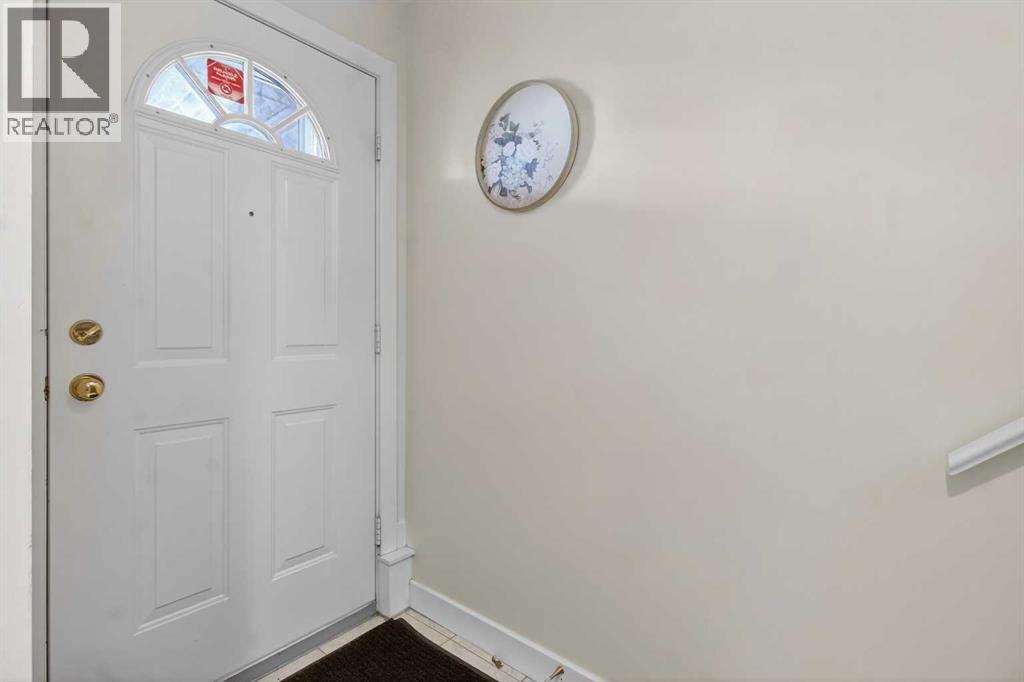 41 Sandarac Villas Nw, Calgary, Alberta  T3K 5B4 - Photo 3 - A2280756