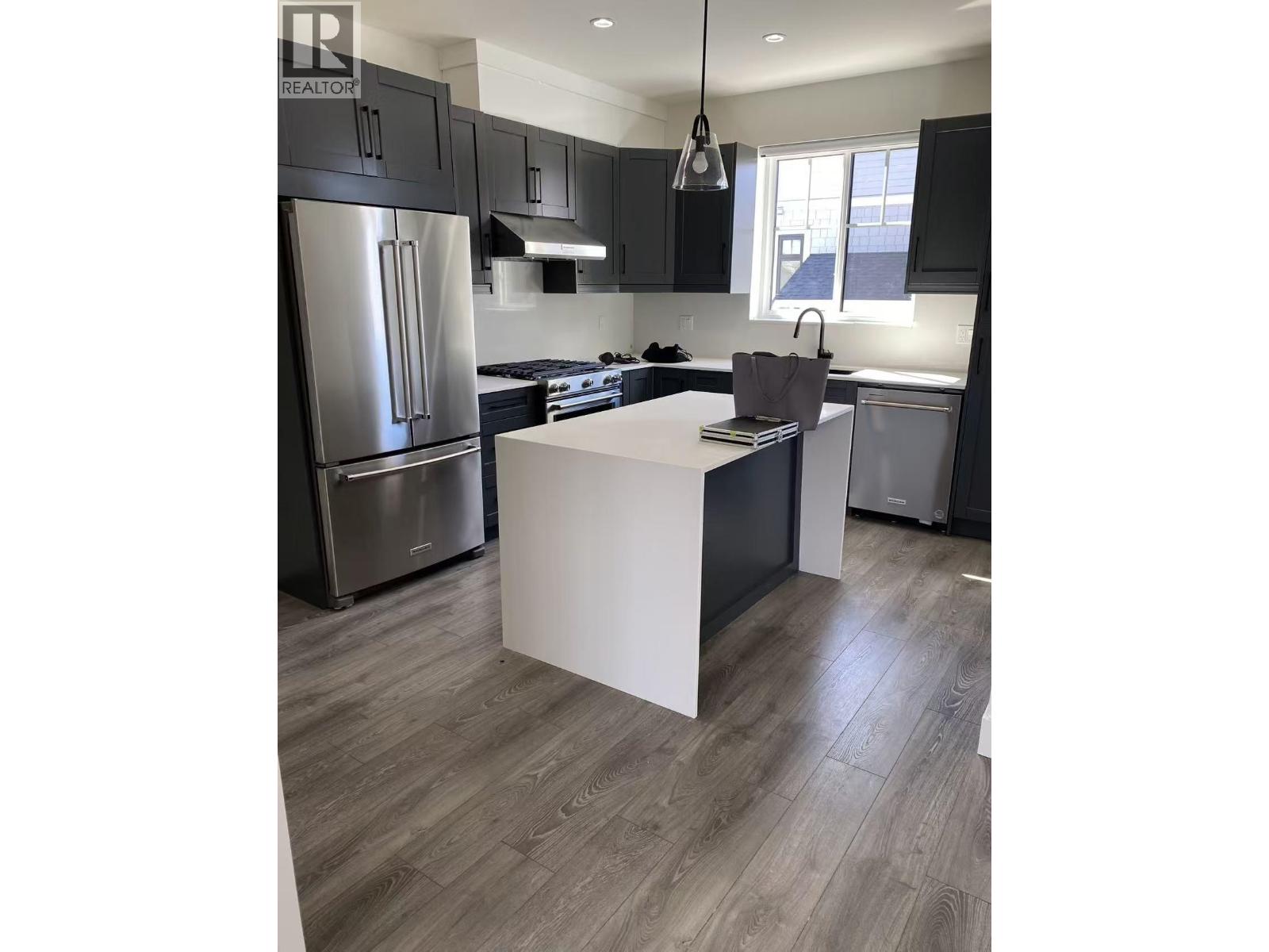 Th2 769 Ota Ave Avenue, New Westminster, British Columbia  V3M 0M6 - Photo 2 - R3086504