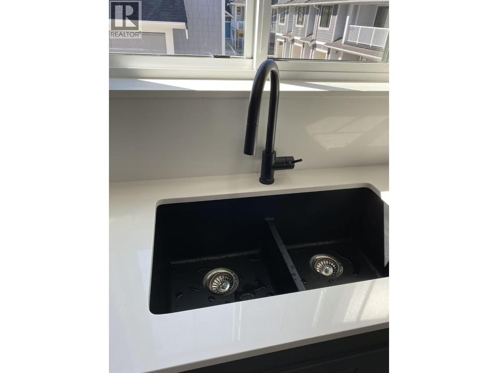 Th2 769 Ota Ave Avenue, New Westminster, British Columbia  V3M 0M6 - Photo 4 - R3086504