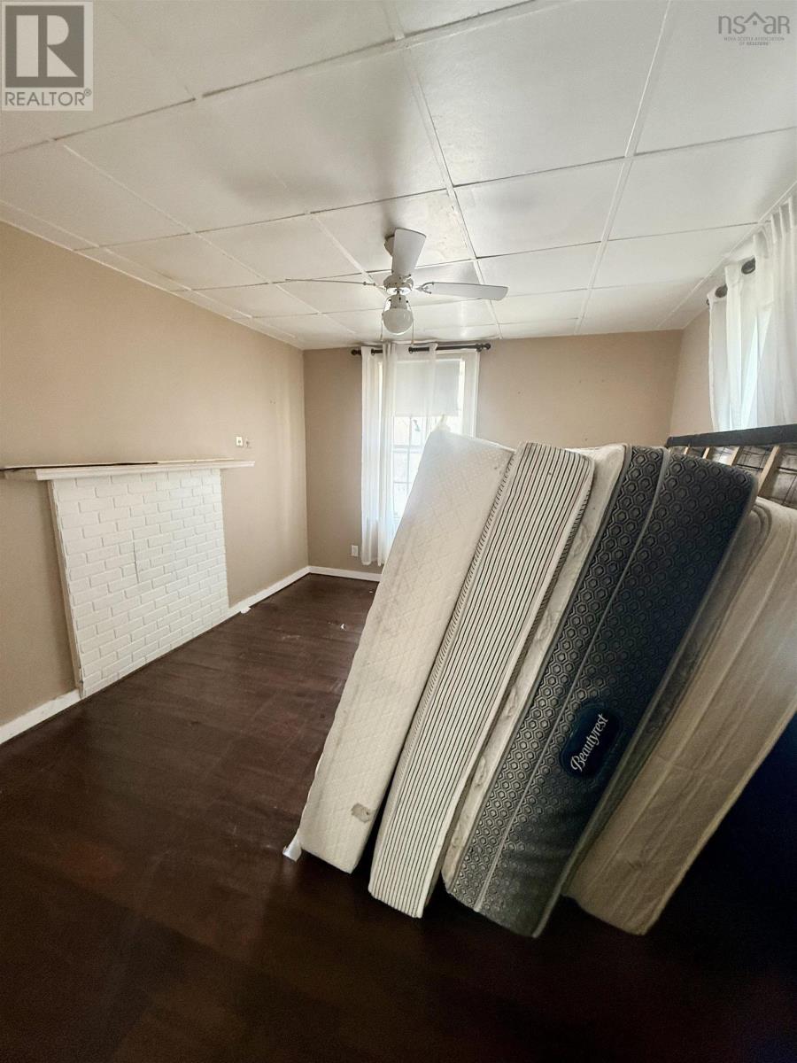 27 Starrs Road, Yarmouth, Nova Scotia  B5A 2S9 - Photo 13 - 202526654